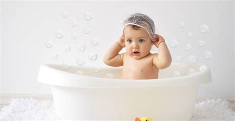 Bebekler İçin Güvenli Banyo Yapma Teknikleri