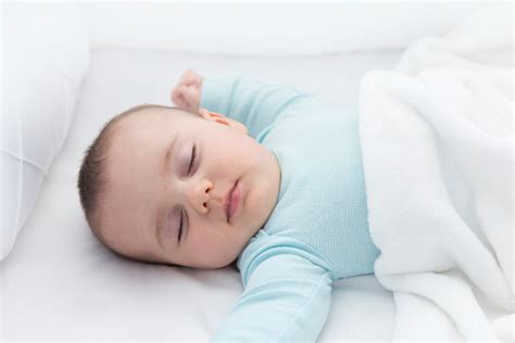Bebeğin Düzenli Uyku İçin Oluşturulacak Rutinler ve İpuçları